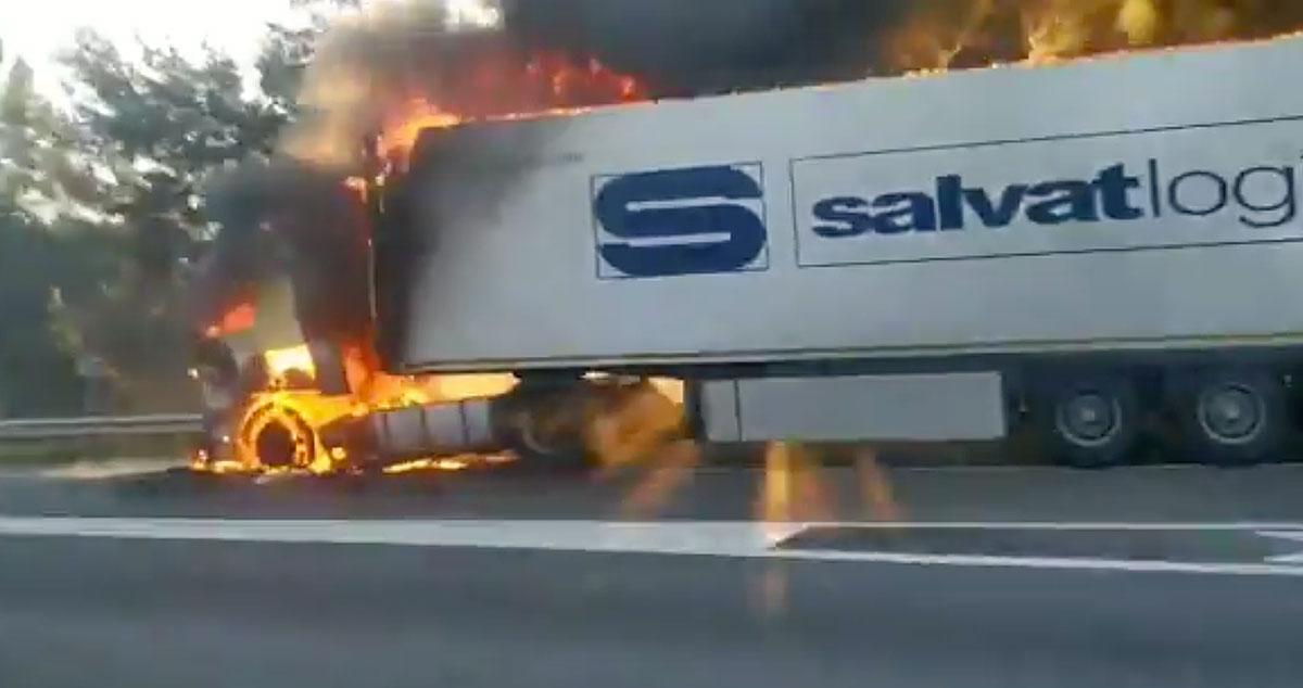 Alarma por el incendio de un camión que transportaba materiales peligrosos